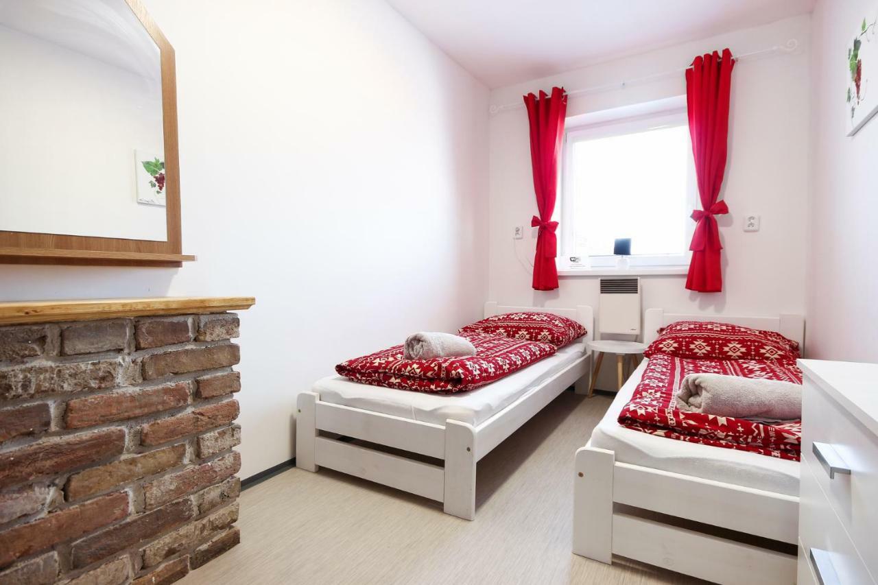 Penzion Bazen Vino Sklep U Palecku Zajeci Luaran gambar
